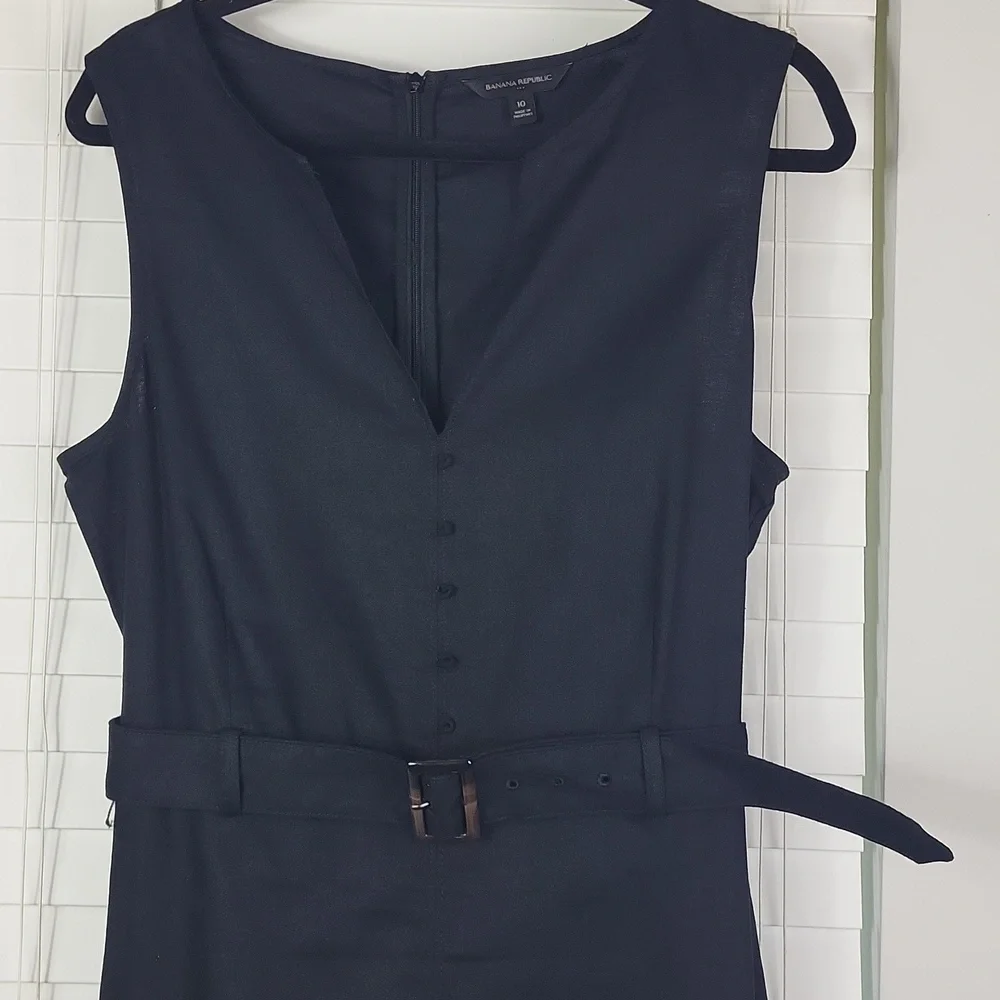 Banana Republic linen blend Classic Black Sleeveless Belted Midi Dress. Size 10‎